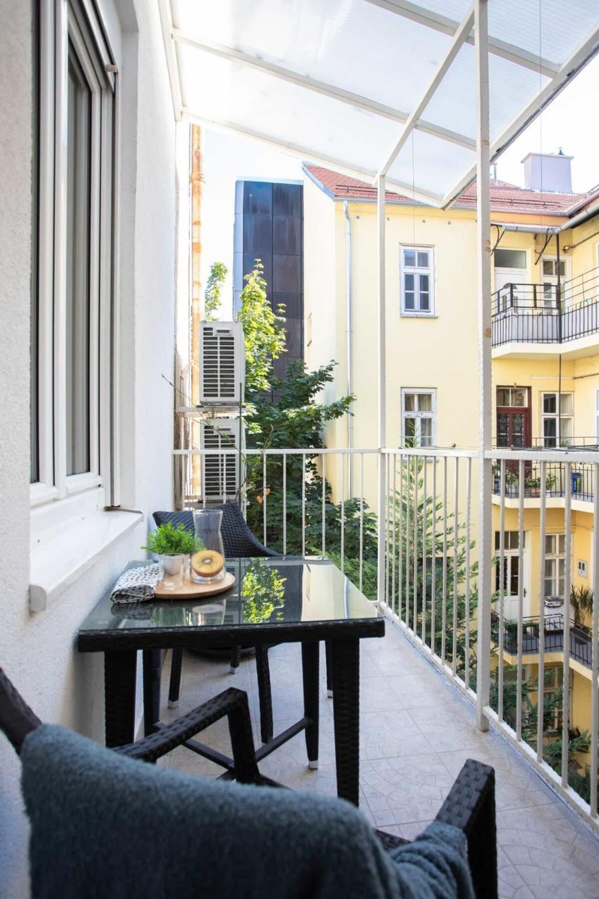 Niko And Sofia'S Apartment Urban Stay Загреб Экстерьер фото